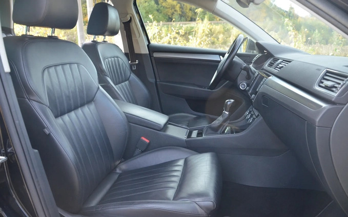 Skoda Superb cena 63900 przebieg: 205000, rok produkcji 2016 z Wałbrzych małe 137